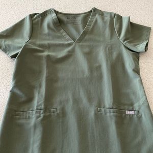 Figs Casma scrub top